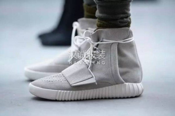 Adidas坐不住了 要起诉所有抄袭Yeezy Boosts的品牌